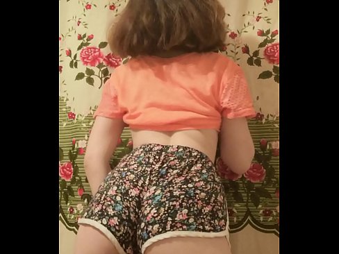 ❤️ Una ghjovana sexy si spoglia i pantaloncini davanti à a camera Porno à noi % co.porn-milf300.ru%