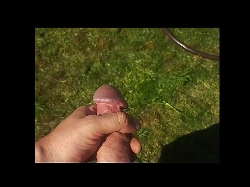 ❤️ Hottie si fa scopare a figa rosa è cums cun un squirt in un giardinu d'estate Porno à noi % co.porn-milf300.ru%