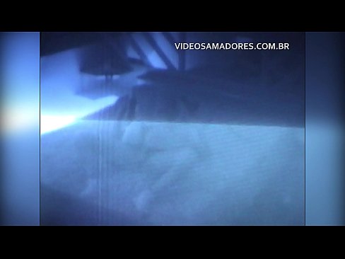 ❤️ U maritu filma a moglia chì scopa un vicinu è scopre chì hè un cornu Porno à noi % co.porn-milf300.ru%