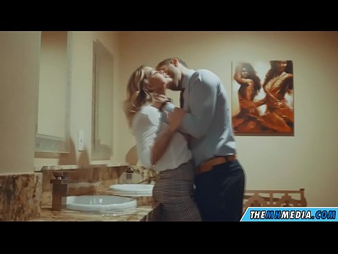 ❤️ Quandu una bionda tettona ti seduce in un bagnu publicu Porno à noi % co.porn-milf300.ru%